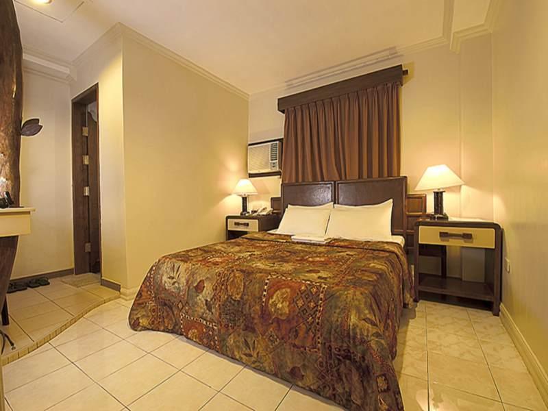 טוגגראו סיטי Hotel Joselina - Main Branch מראה חיצוני תמונה